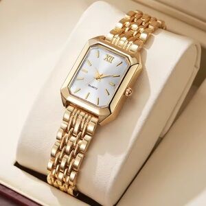 Classic Gold Quartz Watch — White Dial & Linked Bracelet